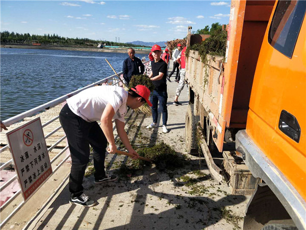 汽车系、机械系、艺术系共同开展环境保护志愿服务活动
