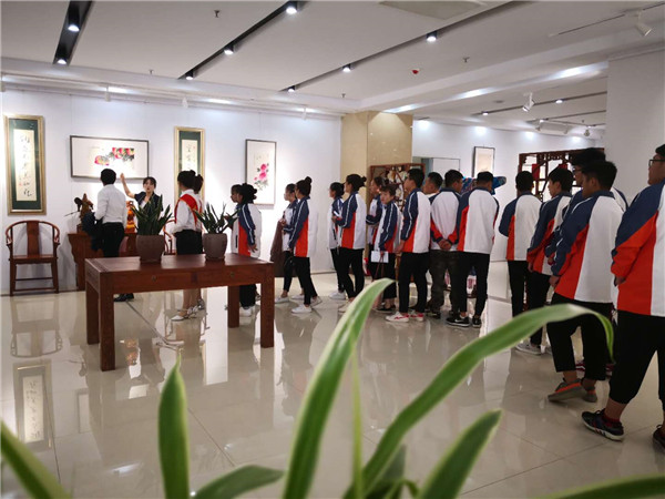 信息工程系与吴欢艺术馆合作共建文化艺术培训基地