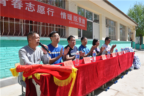 学院党委书记胡炜赴万全区北新屯乡慰问调研