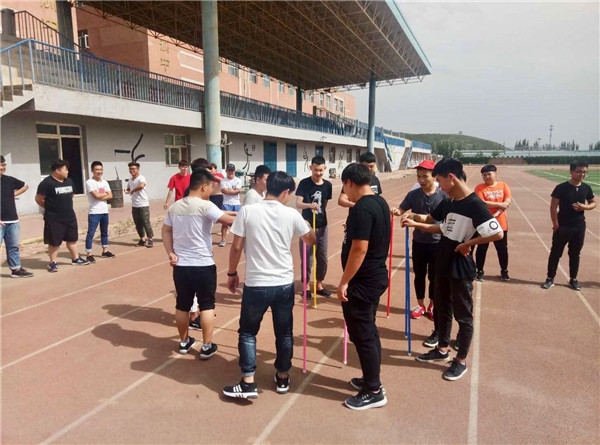 beat365官网部分系部举办学生素质拓展活动