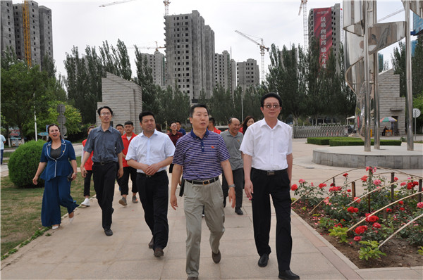 省文明办领导李秀存到beat365官网就文明校园、教育扶贫工作进行调研