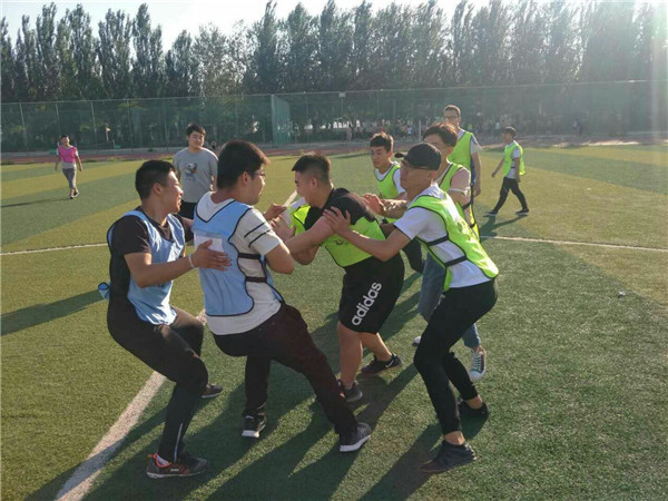 汽车工程系组织学生进行拓展训练