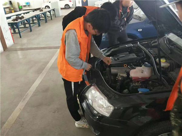 汽车系举办专业技能大赛及展示活动