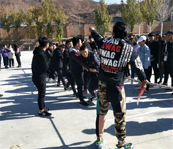 beat365官网首届学生社团拔河友谊赛成功举办