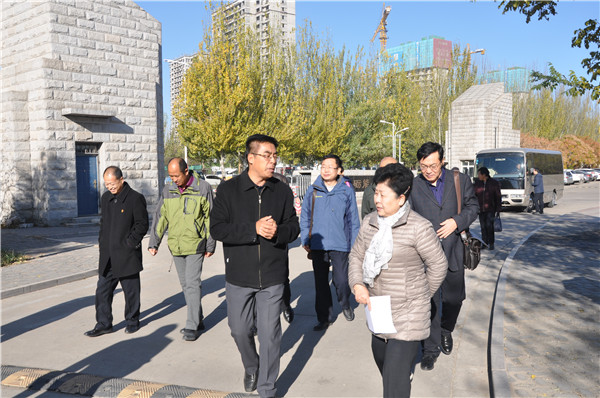 市政协副主席何兰率部分市政协委员到beat365官网调研