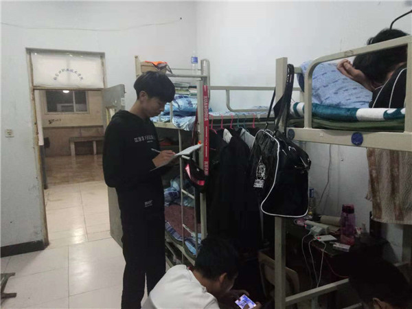 汽车工程系开展安全文明月活动