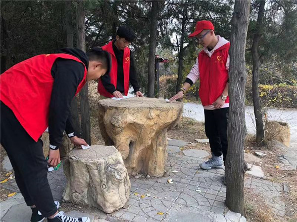 学院团委组织志愿者开展创建文明城市系列志愿活动