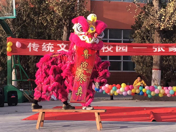 张家口市龙狮与武术表演高校联谊演出在beat365官网举行