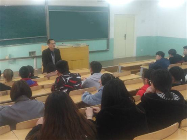 装饰艺术系召开安全教育大会