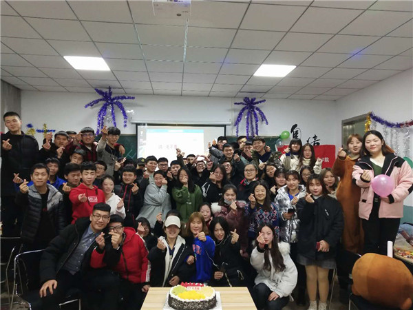 信息工程系师生欢庆元旦