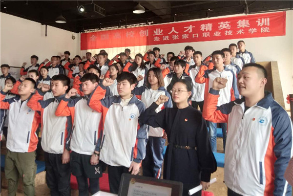 beat365官网举行新团员入团仪式