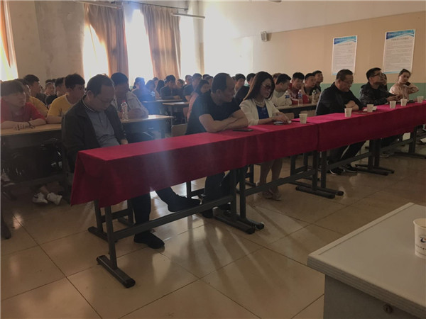 部分系部多形式推进学生就业和文明、平安校园建设