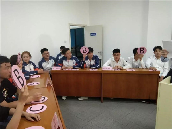 学院团委及系部多形式推进学生工作