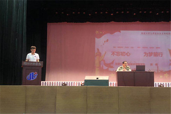 beat365官网师生积极参与高校征兵宣讲