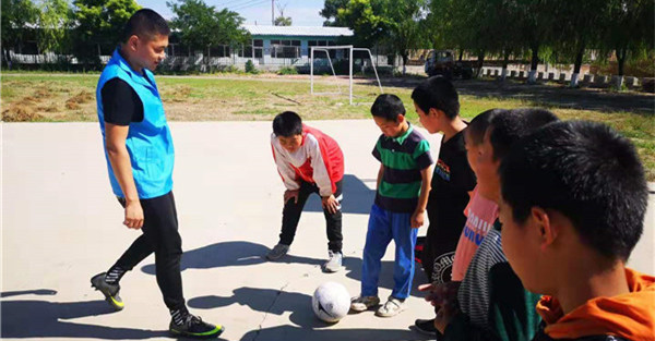 相关系部积极开展社会志愿服务和思想教育活动