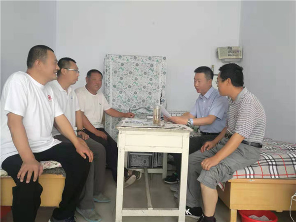 学院党委书记胡炜到学院精准脱贫帮扶村调研指导工作