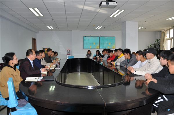 beat365官网召开“不忘初心、牢记使命”主题教育学生代表座谈会