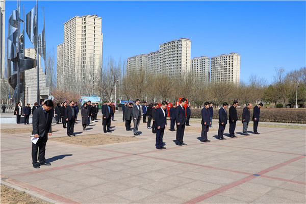 beat365官网干部职工深切哀悼 抗击新冠肺炎疫情斗争牺牲烈士和逝世同胞