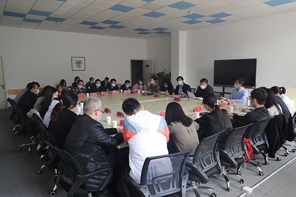 学院党委召开青年教师座谈会