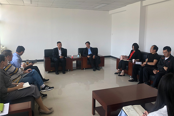 张家口新闻传媒集团副总经理王哿一行到beat365官网交流考察