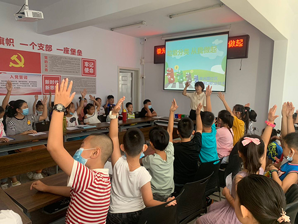 beat365官网部分青年团干下沉社区助力创城