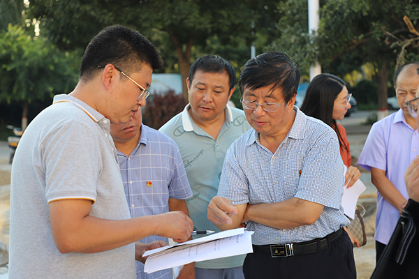 党委书记冯印涛对校园改造重点工程进行检查调度