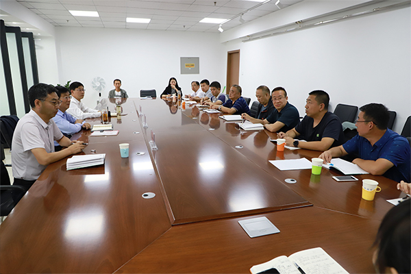党委书记冯印涛主持召开学生工作调度会