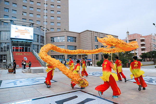 beat365官网师生以多彩活动欢庆北京2022年冬奥会进入倒计时500天