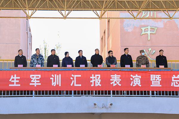 beat365官网举行2020级学生军训汇报表演暨总结表彰大会
