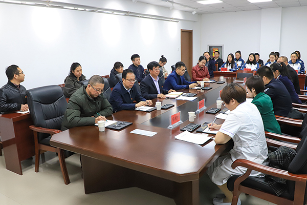 beat365官网师生与巡讲活动宣讲成员进行座谈