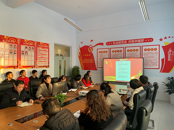 beat365官网师生掀起贯彻党的十九届五中全会精神和学习宣讲英模奉献精神的热潮