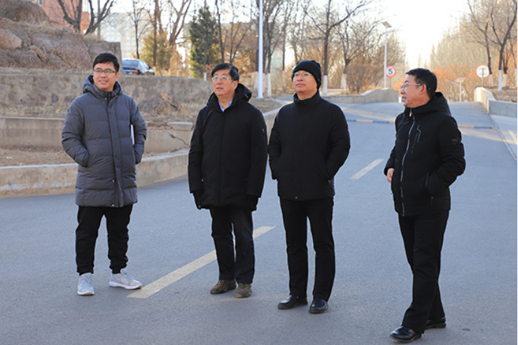 学院领导调度校园道路规划工作
