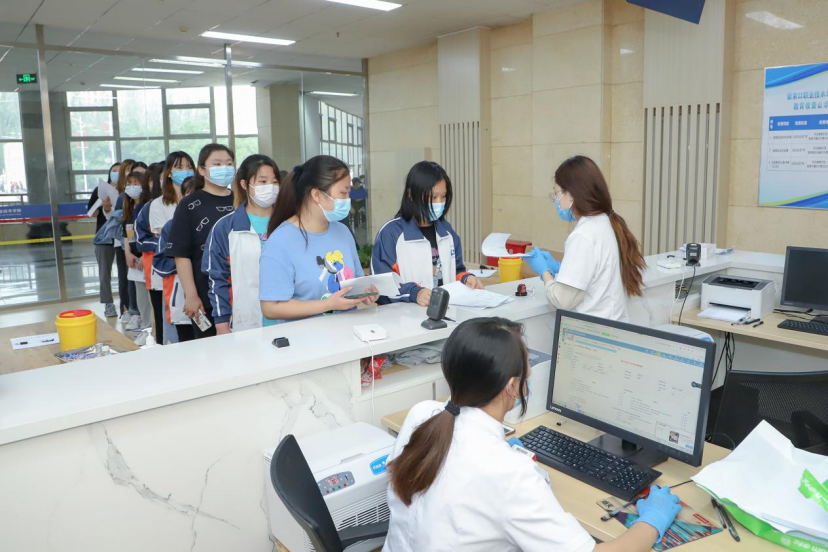 beat365官网师生第二针新冠肺炎疫苗接种工作有序展开