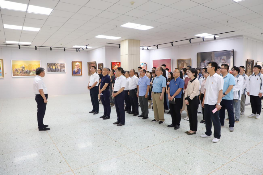 学院举办庆祝中国共产党建党100周年师生艺术作品展