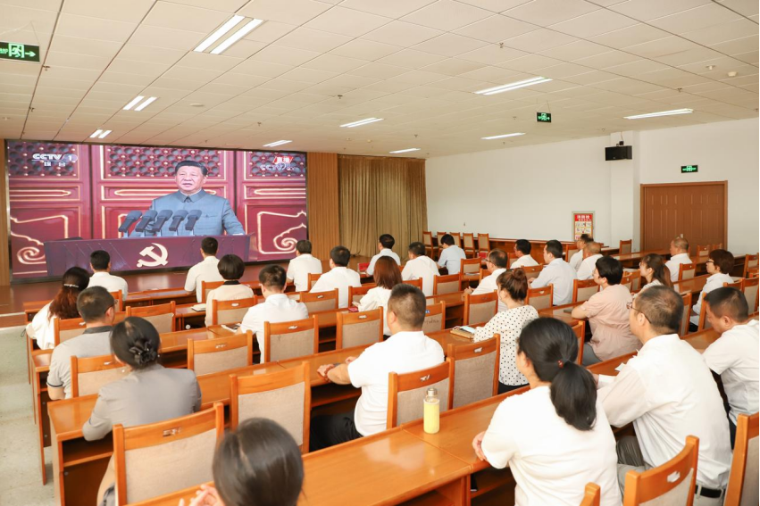 学院师生共同收看庆祝中国共产党成立100周年大会盛况