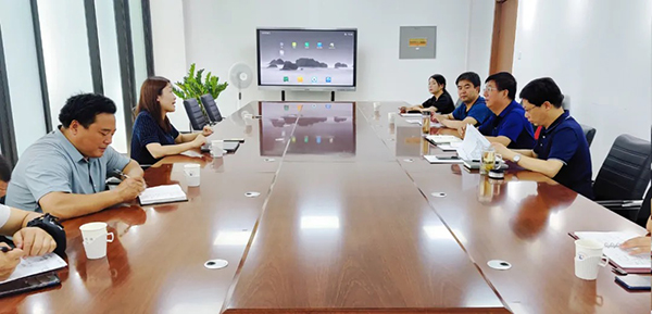 冯印涛会见远洋航空总经理周童一行