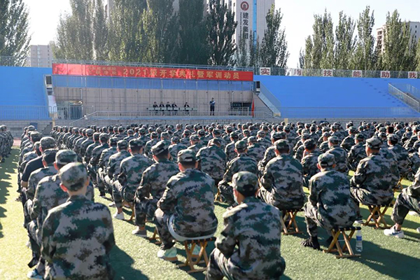 beat365官网西校区举行2021级新生开学典礼暨军训动员大会