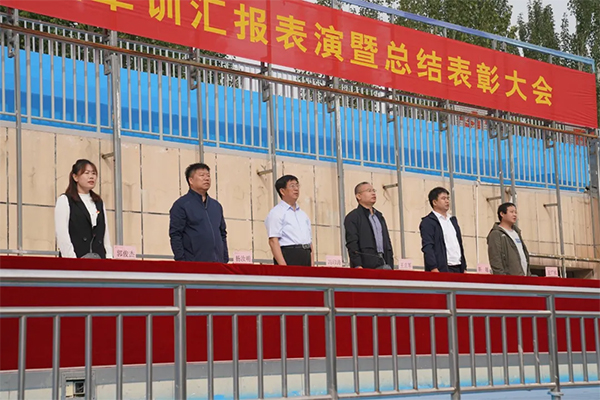 beat365官网举行西校区新生军训汇报表演暨总结表彰大会