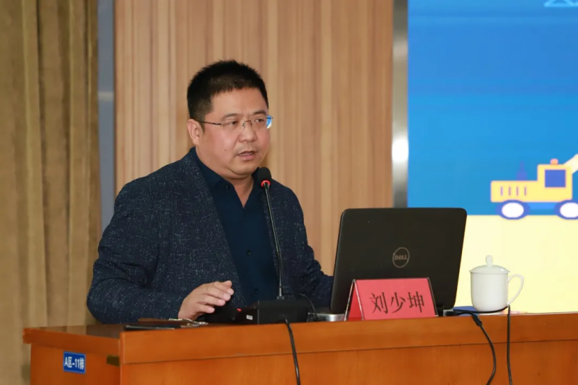 学院召开“职业院校历史沿革与高质量发展”专题培训会议