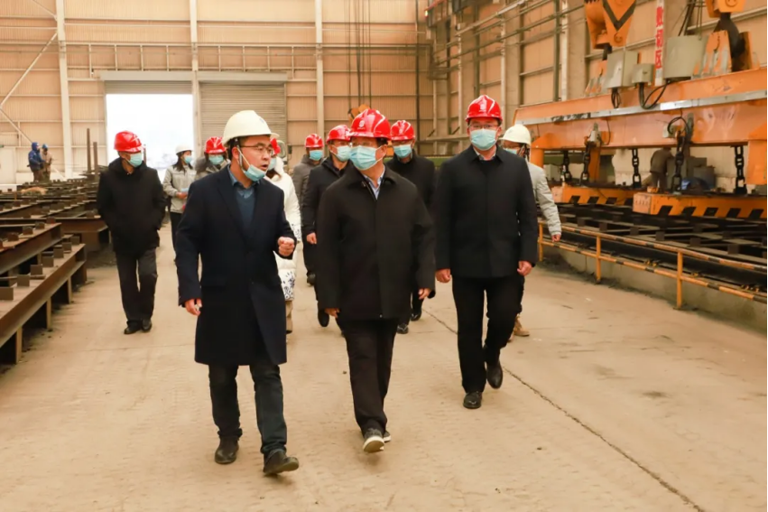 党委书记冯印涛率队赴尚义县考察调研