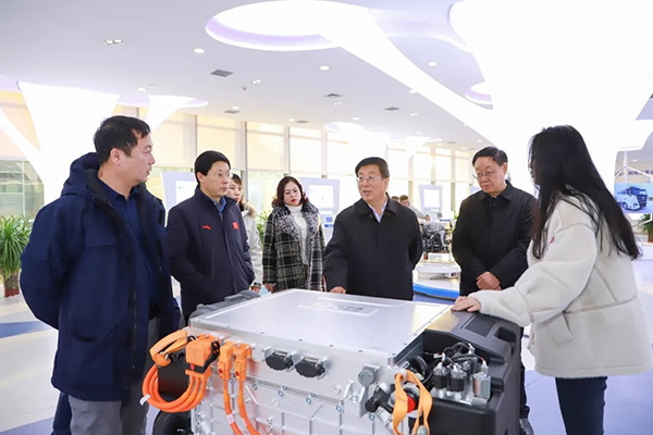 党委书记冯印涛考察我市氢能源科技企业