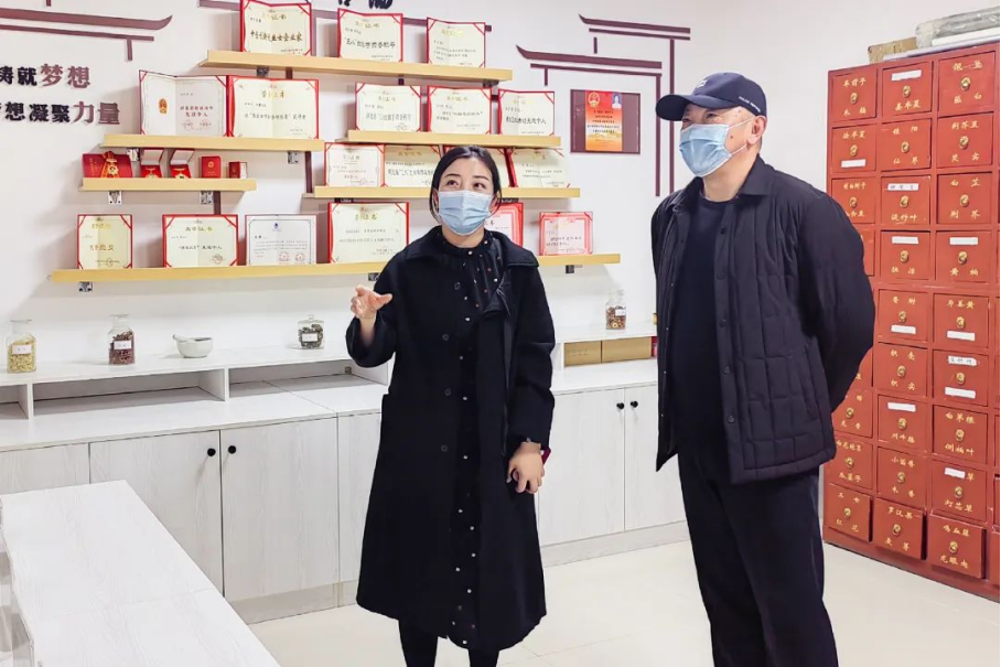 副院长张东兵带队赴社区开展校社企合作交流