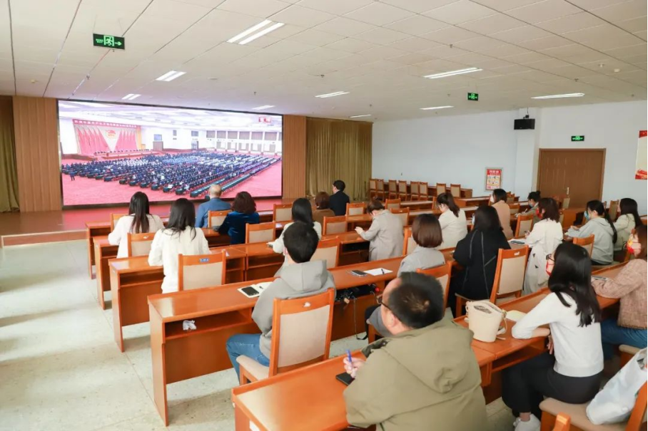 学院组织集中收看庆祝中国共产主义青年团成立100周年大会盛况