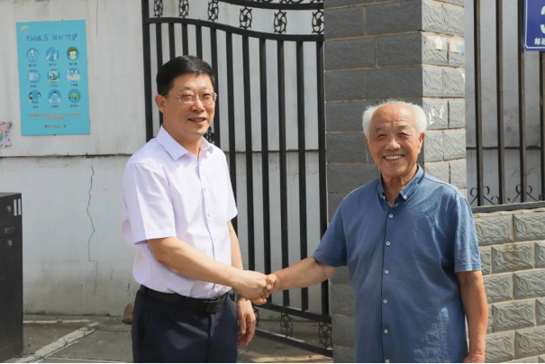 “七一”慰问送温情 浓浓关怀暖人心