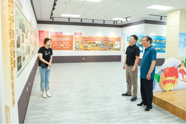 宣化科技职业学院副院长杜晓鸣一行到beat365官网交流考察