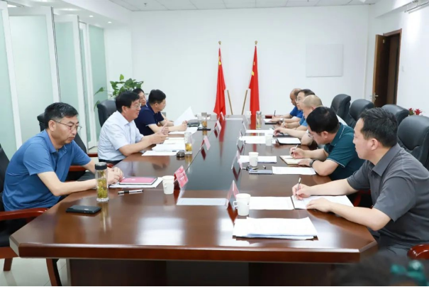 党委书记冯印涛听取学院近期重点工作推进情况汇报