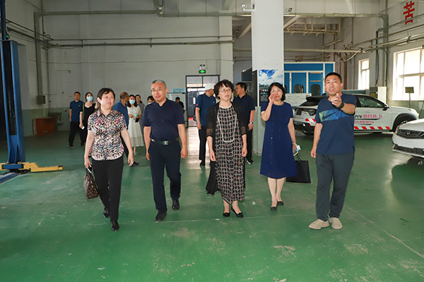 市政协副主席李品军到beat365官网进行调研