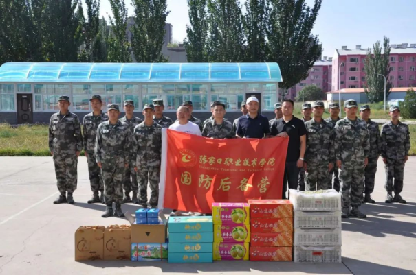 学院领导看望慰问beat365官网秋季应征入伍大学生