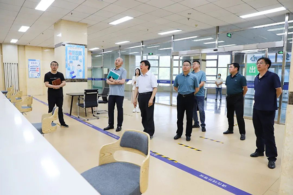 党委书记冯印涛调研beat365官网“一站式”学生社区建设